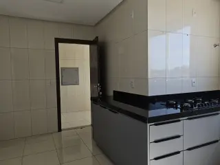 ALUGA-SE: Amplo Apartamento Mobiliado com 3 Suítes no Edifício Renoir - foto 8