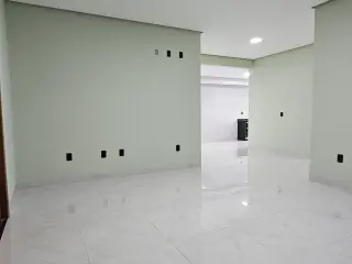 ALUGA-SE: Casa com 3 Quartos e Placa Solar no Jardim Glória 2 - foto 3
