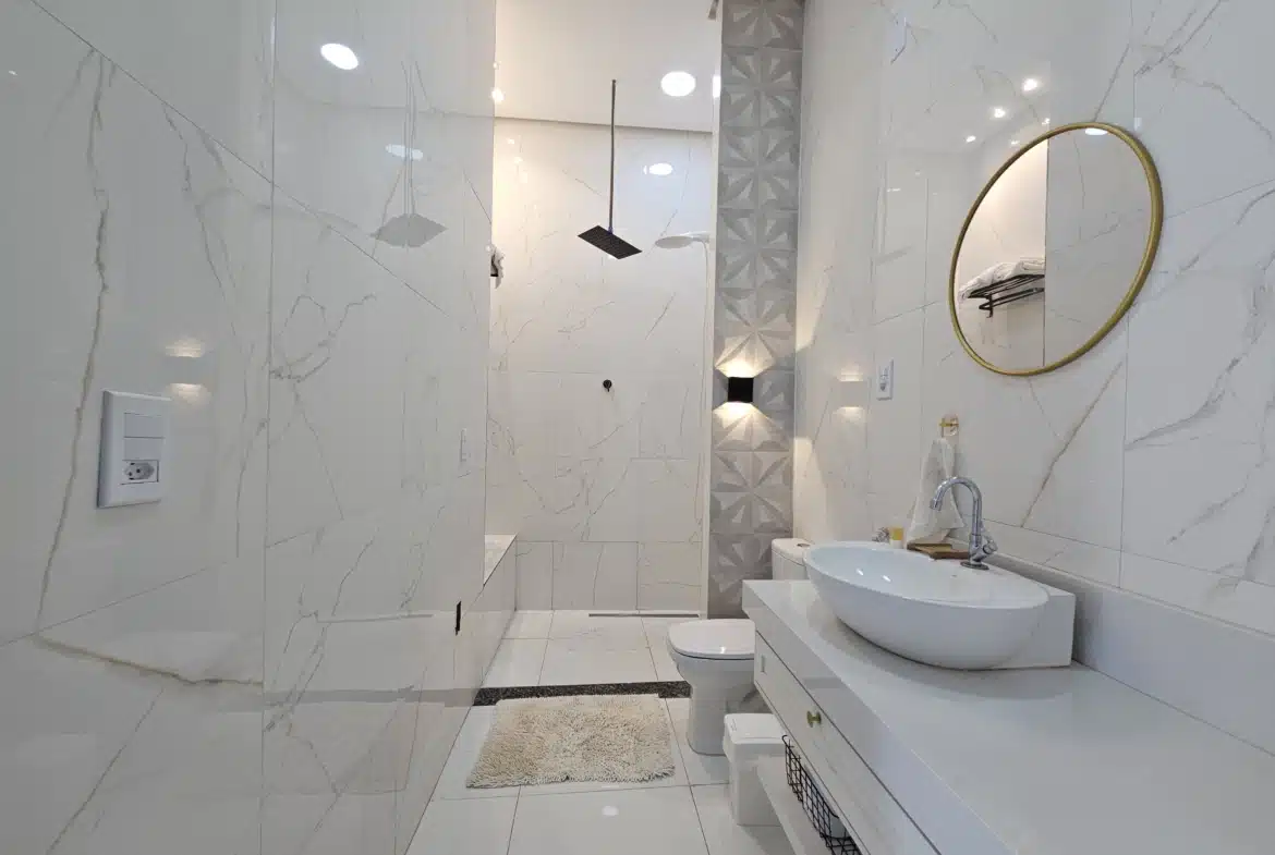 Residencial Tropical – Vende-se ou Aluga-se Casa  com 3 quartos, 1 suíte, garagem coberta para 2 carros