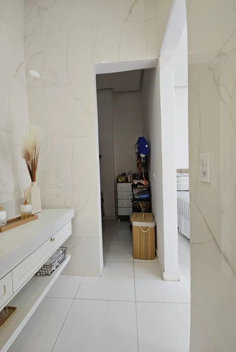 Residencial Tropical – Vende-se ou Aluga-se Casa  com 3 quartos, 1 suíte, garagem coberta para 2 carros