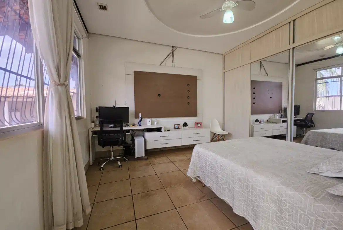 Residencial Tropical – Vende-se ou Aluga-se Casa  com 3 quartos, 1 suíte, garagem coberta para 2 carros