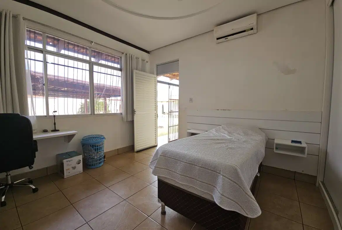 Residencial Tropical – Vende-se ou Aluga-se Casa  com 3 quartos, 1 suíte, garagem coberta para 2 carros