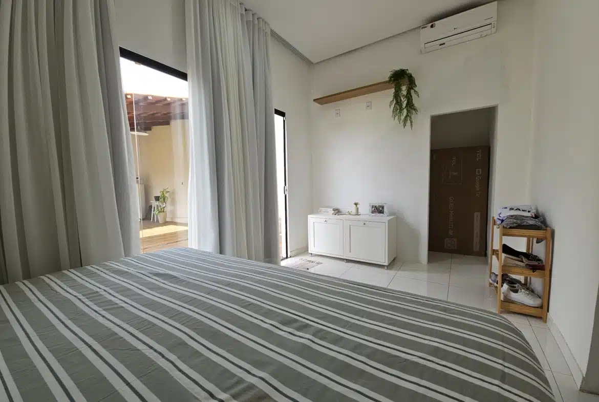 Residencial Tropical – Vende-se ou Aluga-se Casa  com 3 quartos, 1 suíte, garagem coberta para 2 carros
