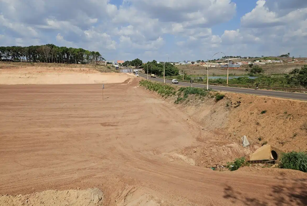 Terreno à Venda Margem da BR-222 – 23.800m² – Açailândia MA