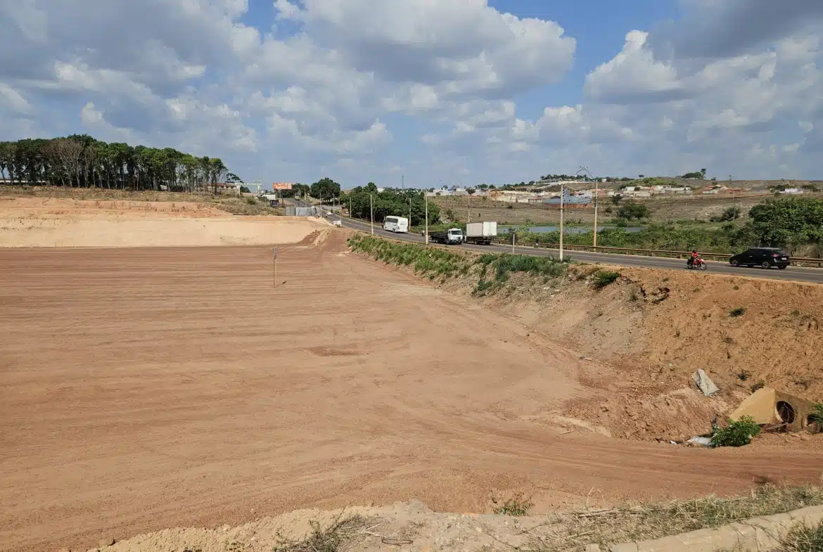 Terreno à Venda Margem da BR-222 – 23.800m² – Açailândia MA