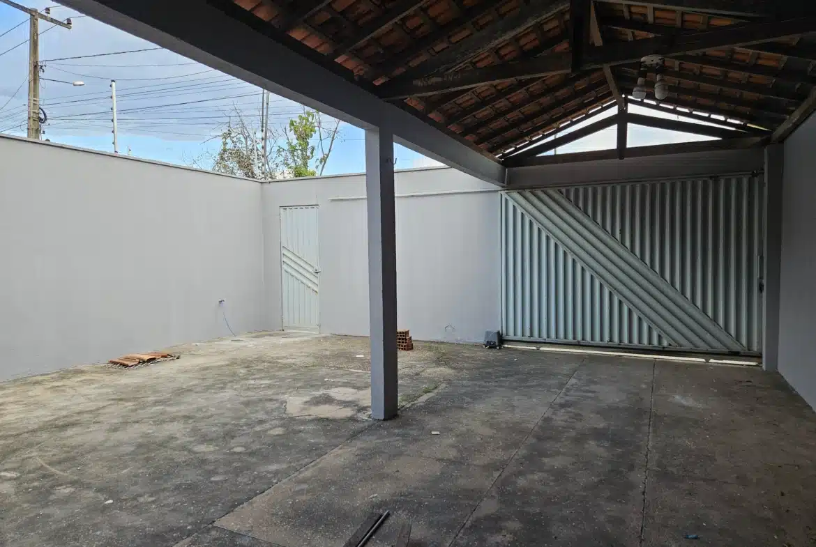 Casa com Cozinha Planejada e Ampla Área de Garagem no Parque das Nações