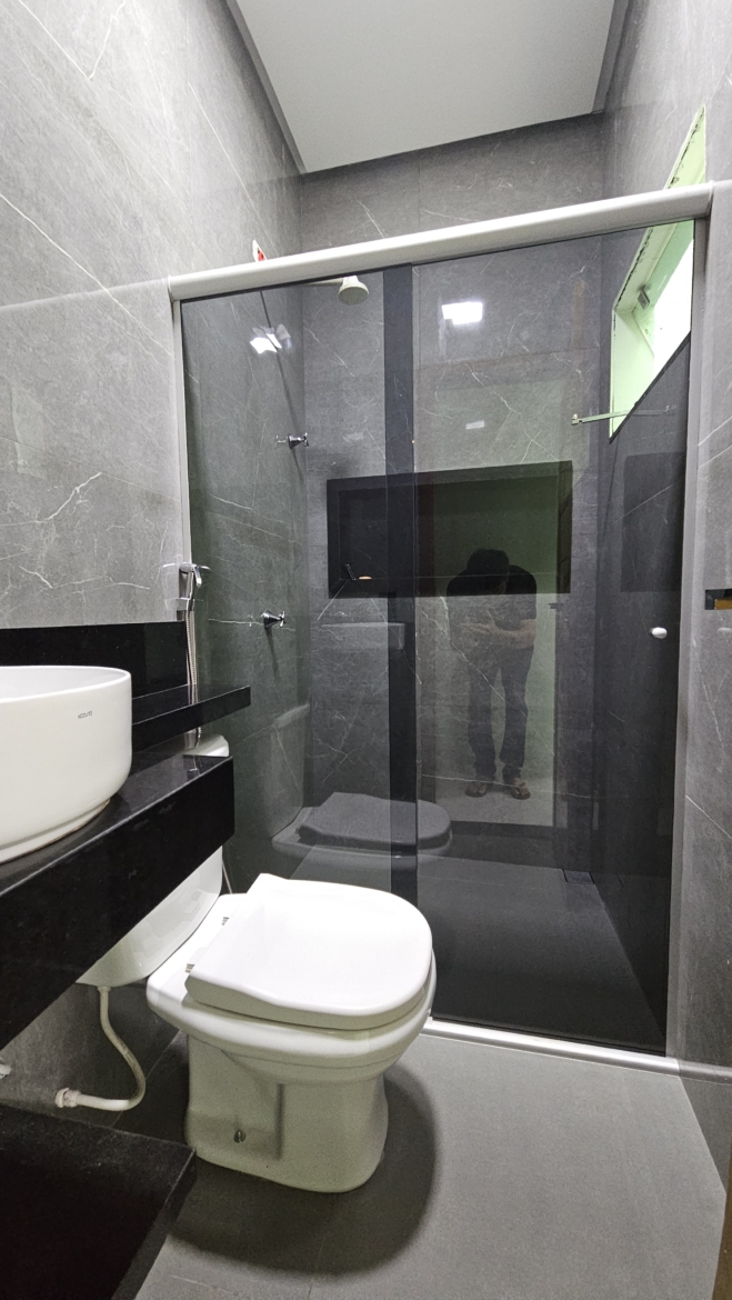 ALUGA-SE: Casa com 3 Quartos e Placa Solar no Jardim Glória 2