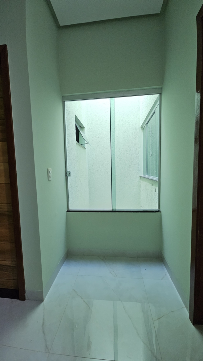 ALUGA-SE: Casa com 3 Quartos e Placa Solar no Jardim Glória 2