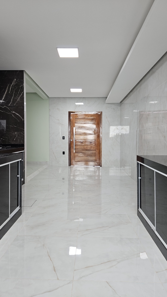 ALUGA-SE: Casa com 3 Quartos e Placa Solar no Jardim Glória 2