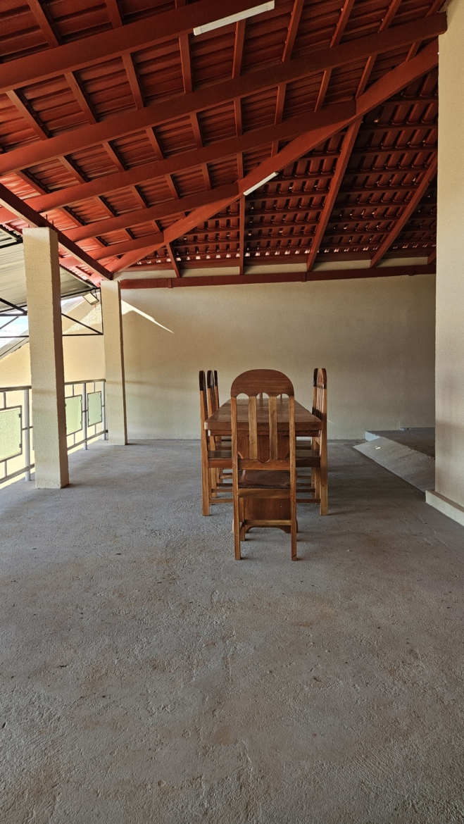 ALUGA-SE: Casa com 3 Quartos e Placa Solar no Jardim Glória 2