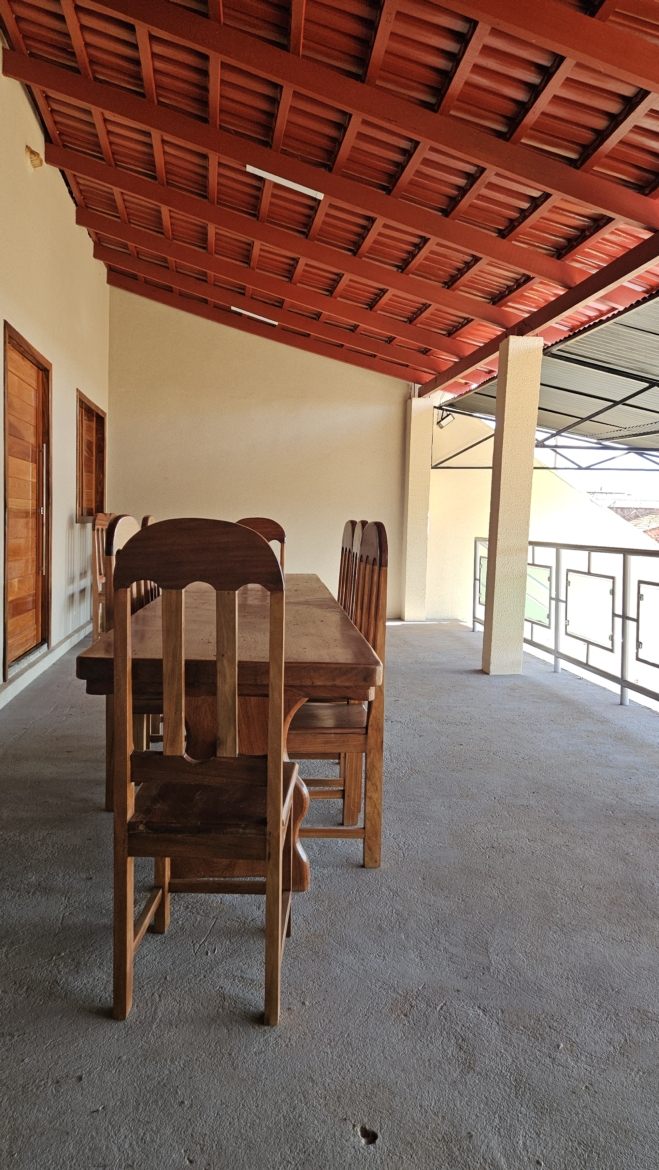 ALUGA-SE: Casa com 3 Quartos e Placa Solar no Jardim Glória 2
