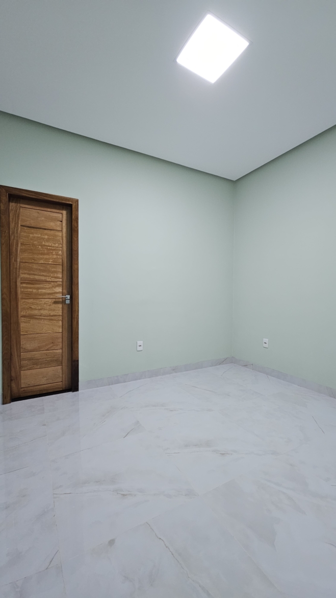 ALUGA-SE: Casa com 3 Quartos e Placa Solar no Jardim Glória 2