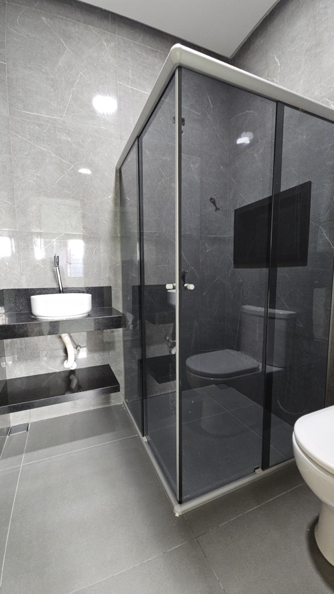 ALUGA-SE: Casa com 3 Quartos e Placa Solar no Jardim Glória 2