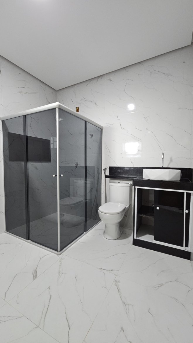 ALUGA-SE: Casa com 3 Quartos e Placa Solar no Jardim Glória 2