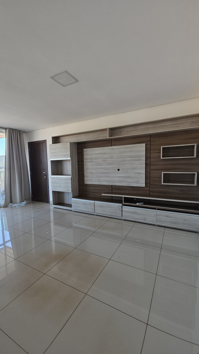 ALUGA-SE: Amplo Apartamento Mobiliado com 3 Suítes no Edifício Renoir