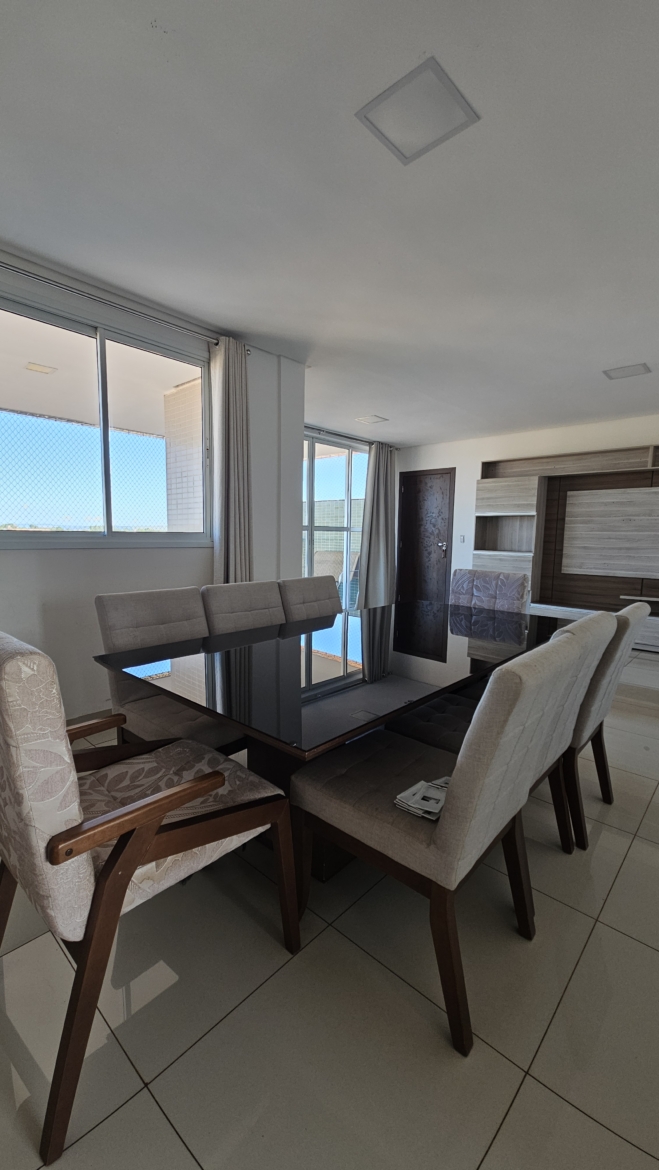 ALUGA-SE: Amplo Apartamento Mobiliado com 3 Suítes no Edifício Renoir