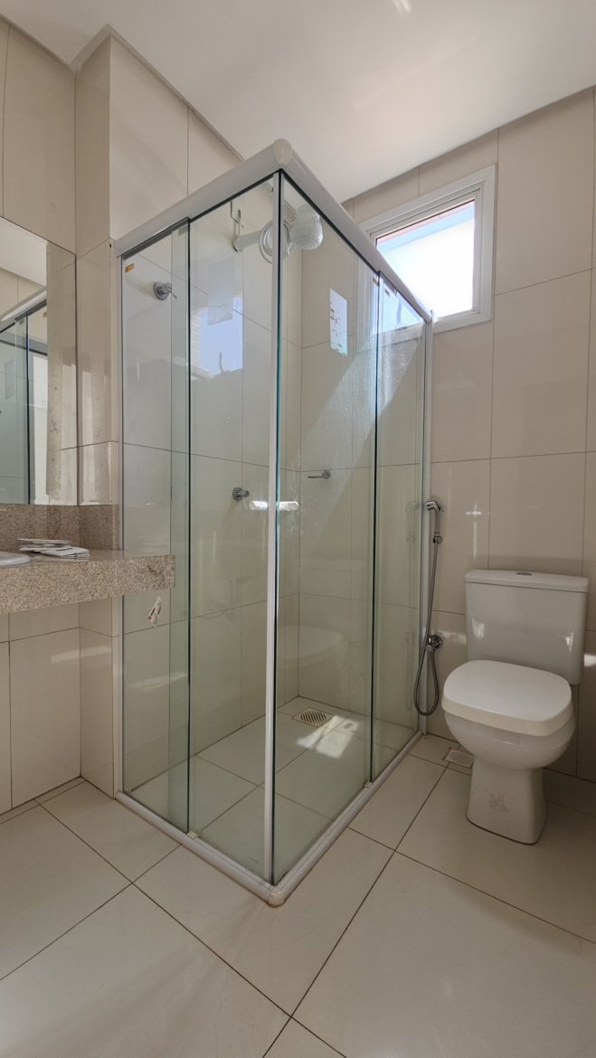 ALUGA-SE: Amplo Apartamento Mobiliado com 3 Suítes no Edifício Renoir