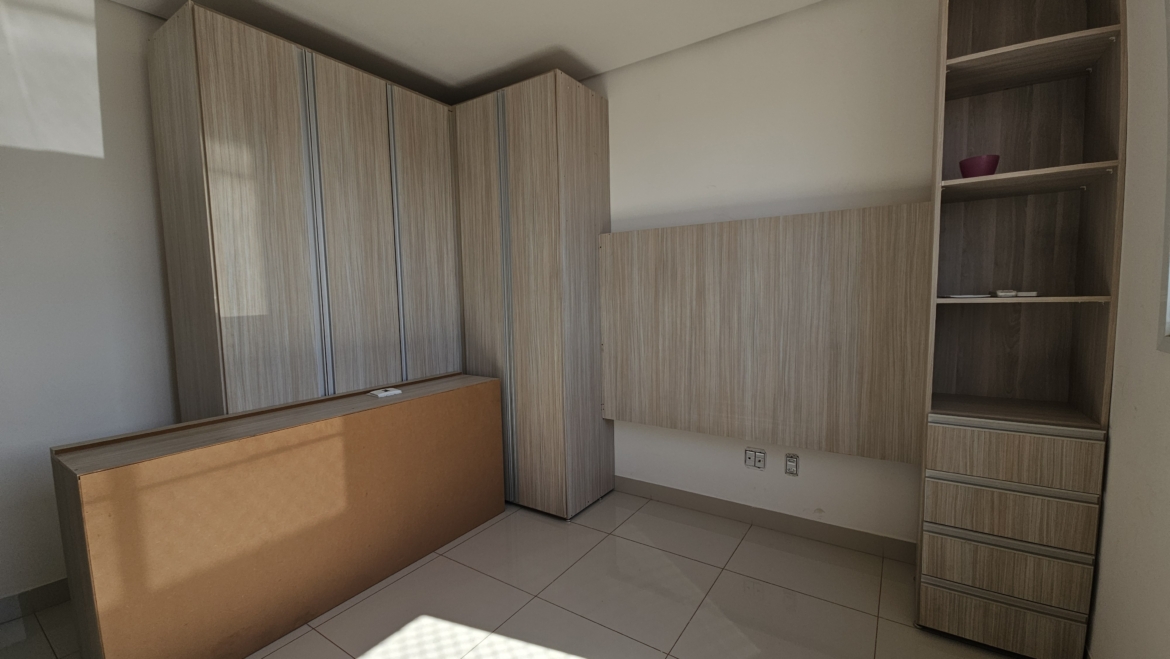 ALUGA-SE: Amplo Apartamento Mobiliado com 3 Suítes no Edifício Renoir