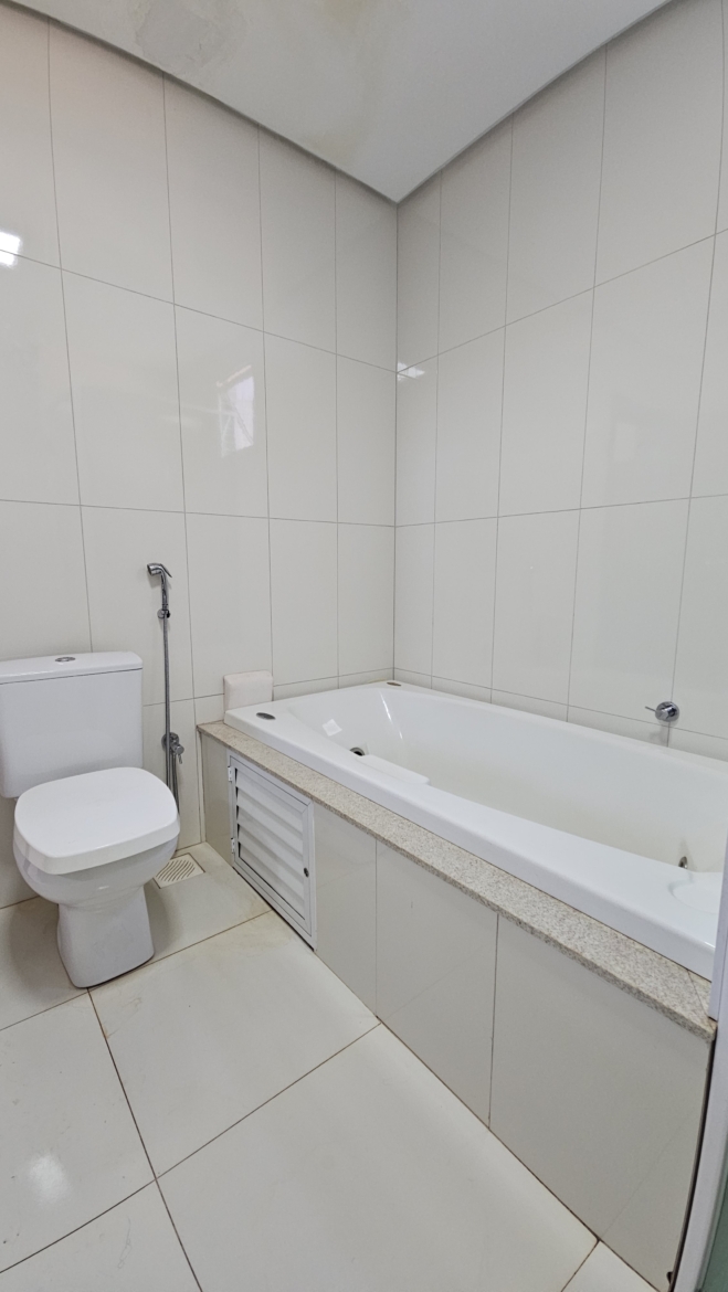ALUGA-SE: Amplo Apartamento Mobiliado com 3 Suítes no Edifício Renoir