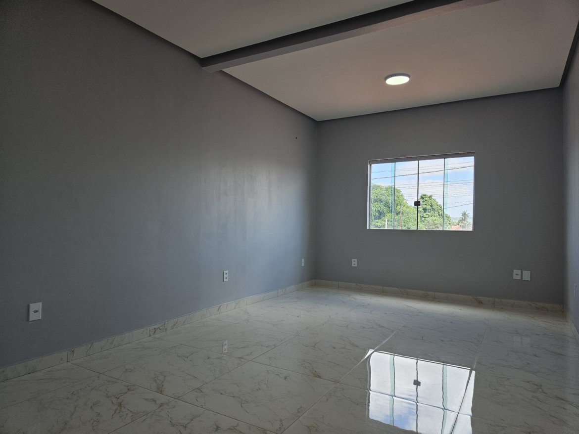 ALUGA-SE: Casa com 3 Quartos e Excelente Espaço no Jardim Glória 2