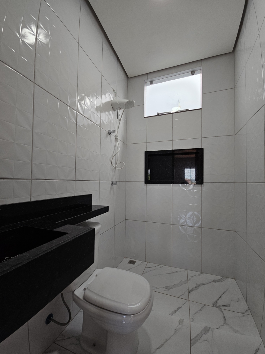 ALUGA-SE: Casa com 3 Quartos e Excelente Espaço no Jardim Glória 2