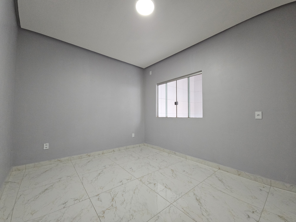 ALUGA-SE: Casa com 3 Quartos e Excelente Espaço no Jardim Glória 2