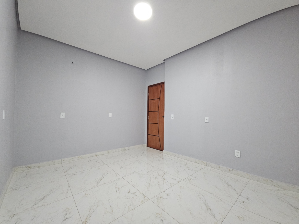 ALUGA-SE: Casa com 3 Quartos e Excelente Espaço no Jardim Glória 2