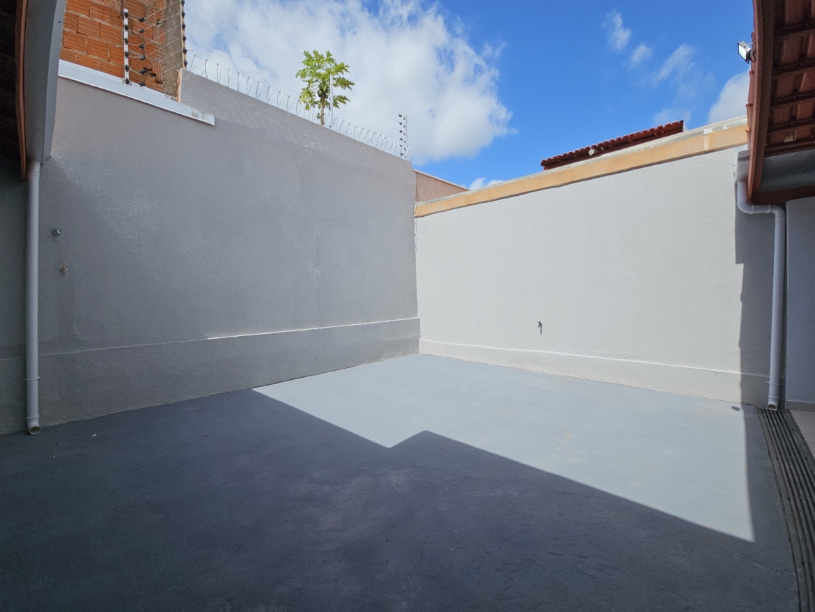 ALUGA-SE: Casa com 3 Quartos e Excelente Espaço no Jardim Glória 2