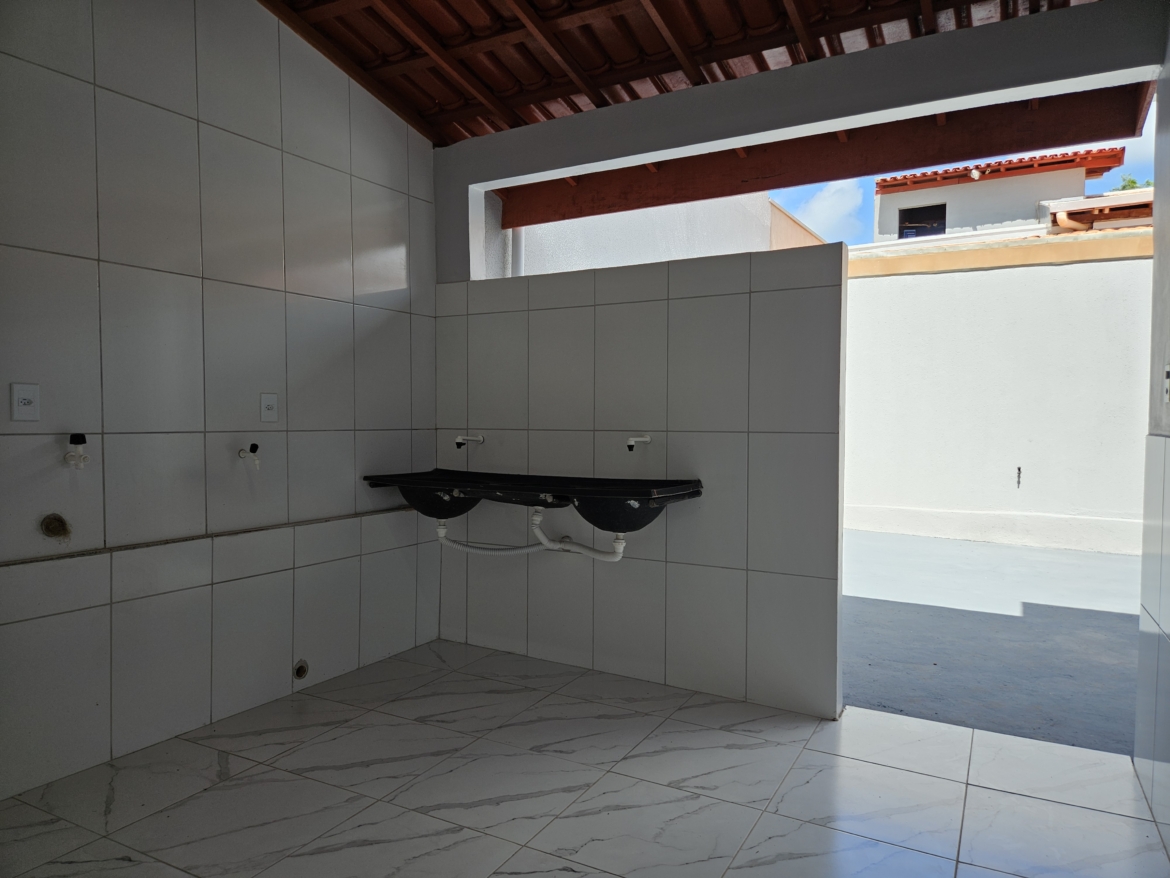 ALUGA-SE: Casa com 3 Quartos e Excelente Espaço no Jardim Glória 2