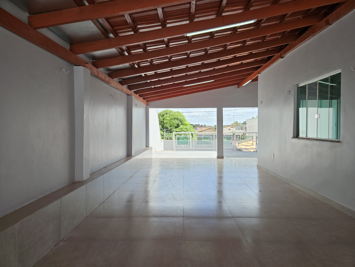 ALUGA-SE: Casa com 3 Quartos e Excelente Espaço no Jardim Glória 2