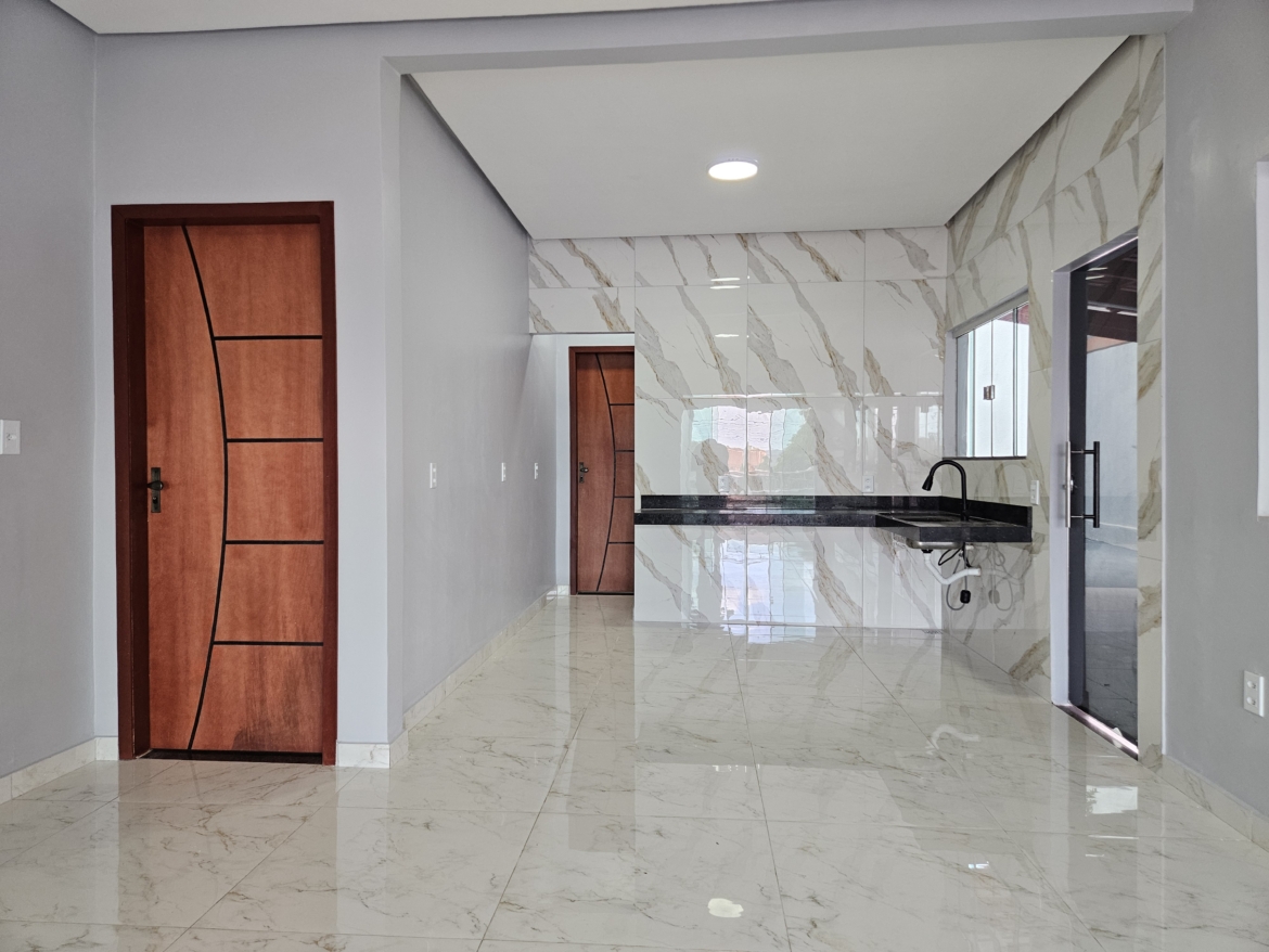 ALUGA-SE: Casa com 3 Quartos e Excelente Espaço no Jardim Glória 2