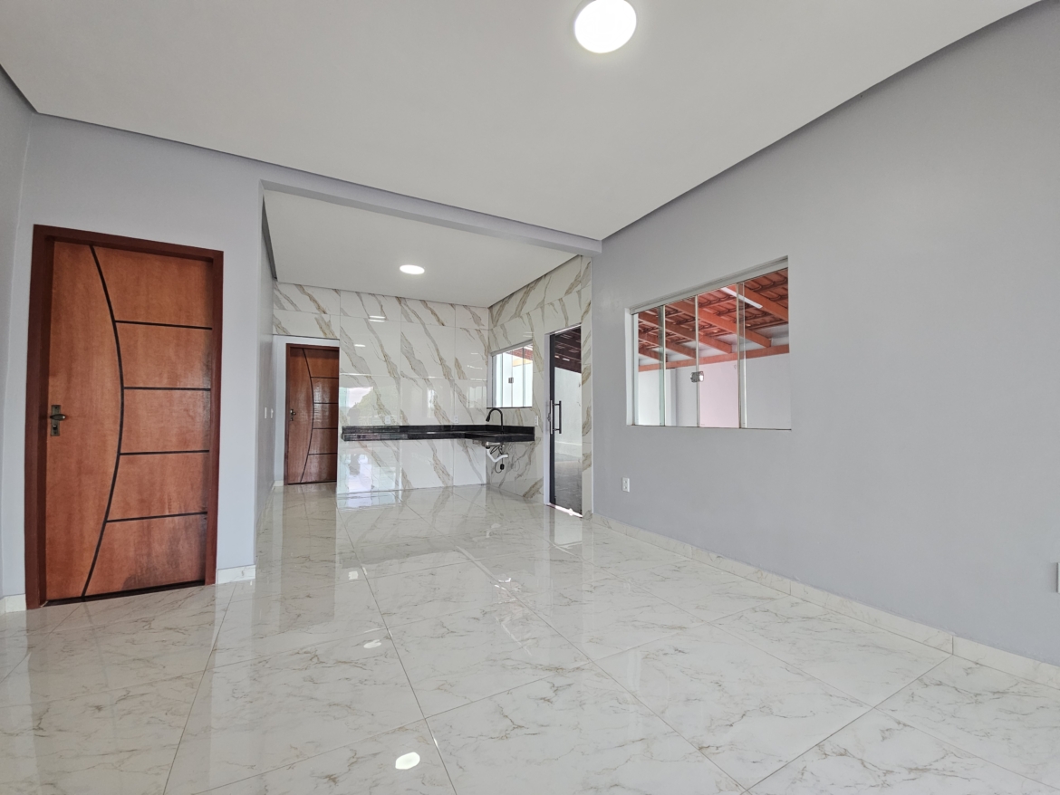 ALUGA-SE: Casa com 3 Quartos e Excelente Espaço no Jardim Glória 2